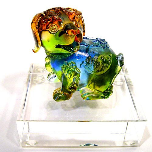 水晶琉璃 狗 雕塑 含水晶台座  材質：精緻脫臘琉璃手工藝術品 7x6x8cm