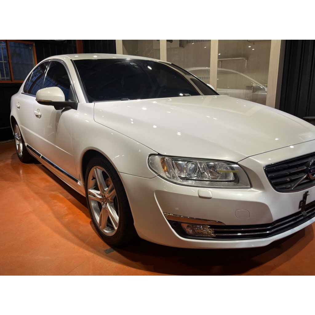 volvo S80白色2.0 2015年