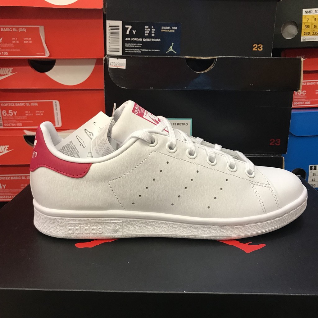 stan smith j b32703
