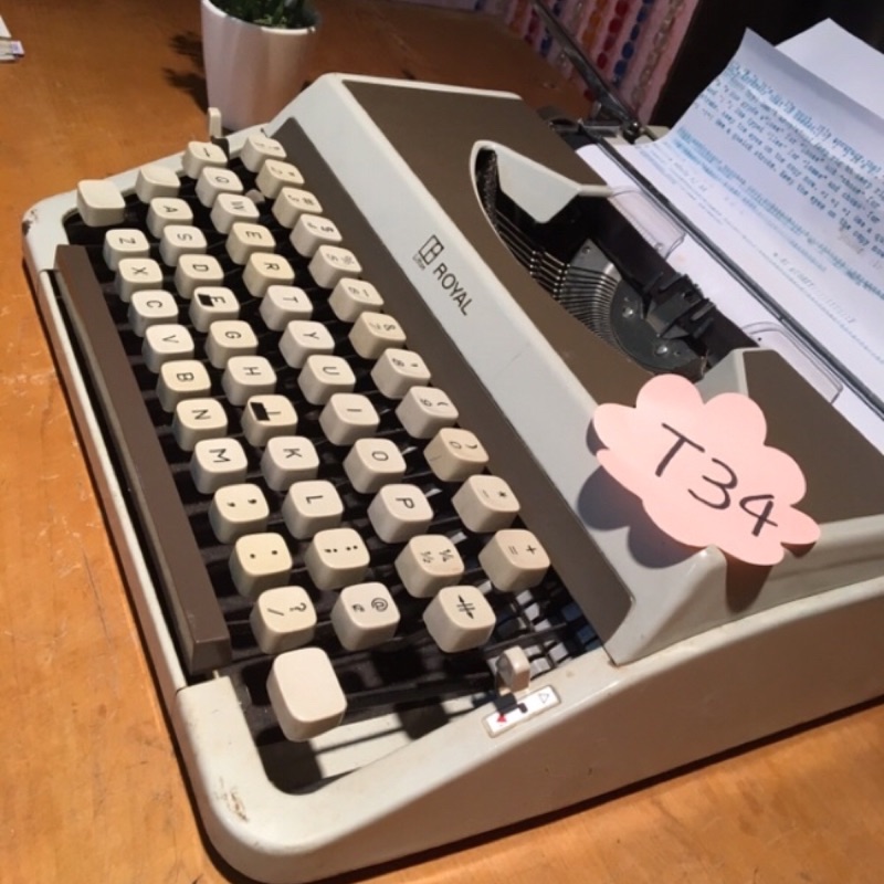 T34早期古董打字機..測試影片⋯金屬材質、功能正常