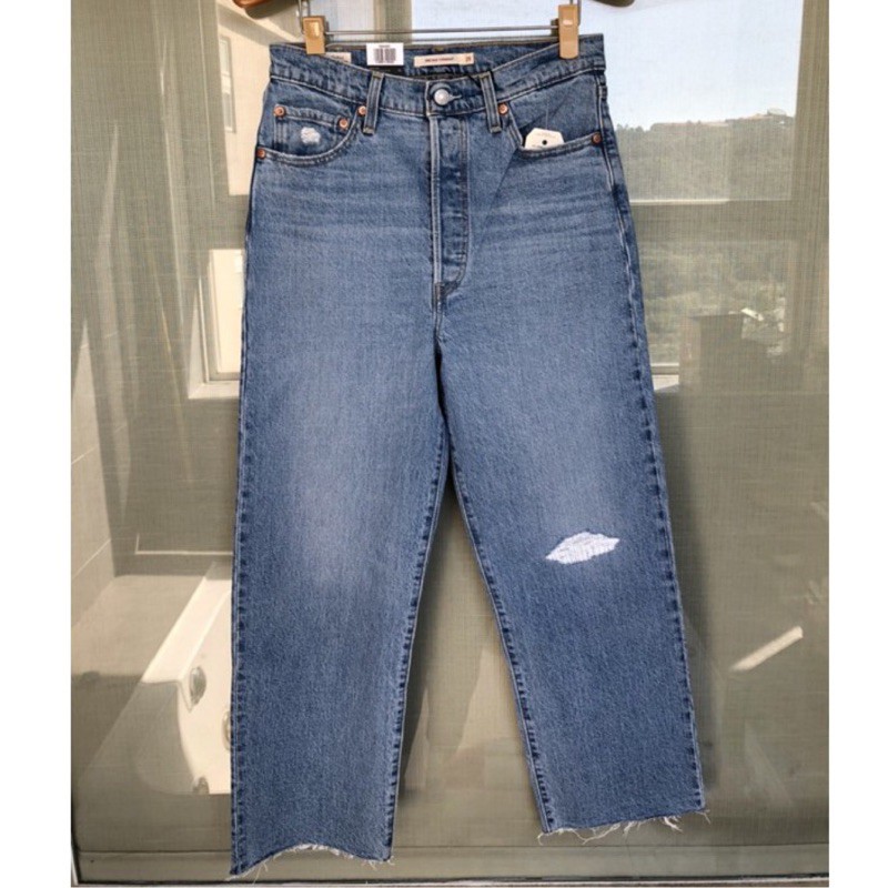 《levis品牌正貨》全新Levis Ribcage淺藍石洗復古超高腰排扣直筒及踝女款牛仔褲（2021SS)