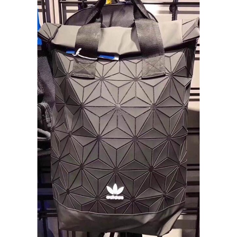 『小蘑菇日本走跳～購』現貨 Adidas Og Backpack 黑 似三宅一生 雙肩 後背包 DH0100