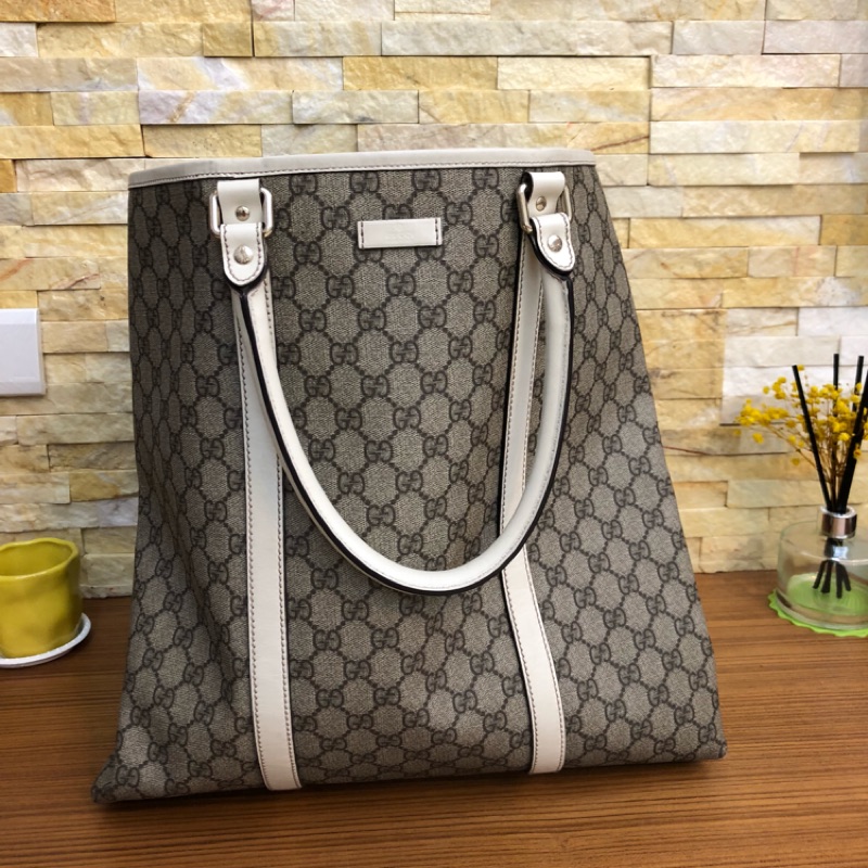 Gucci提包 可放A4 保證正品 換現釋出