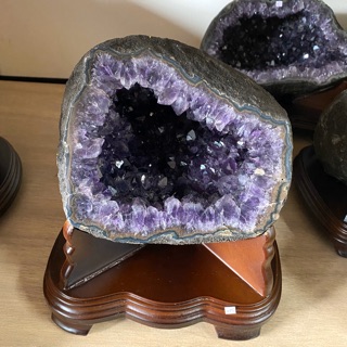 天然 烏拉圭🇺🇾5A財寶袋圓洞型 紫晶洞 紫水晶洞 靠山 天然聚寶甕 😘系列 8.2kg 編號:495