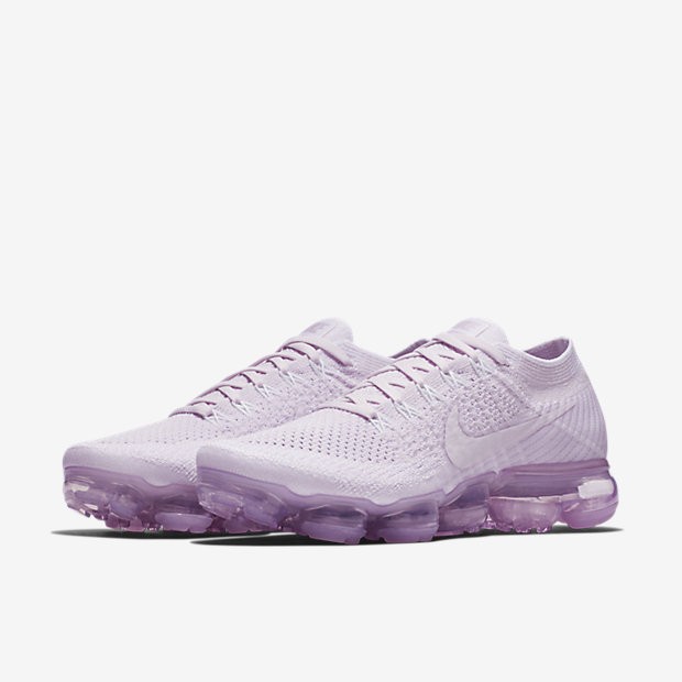 nike vapormax light violet