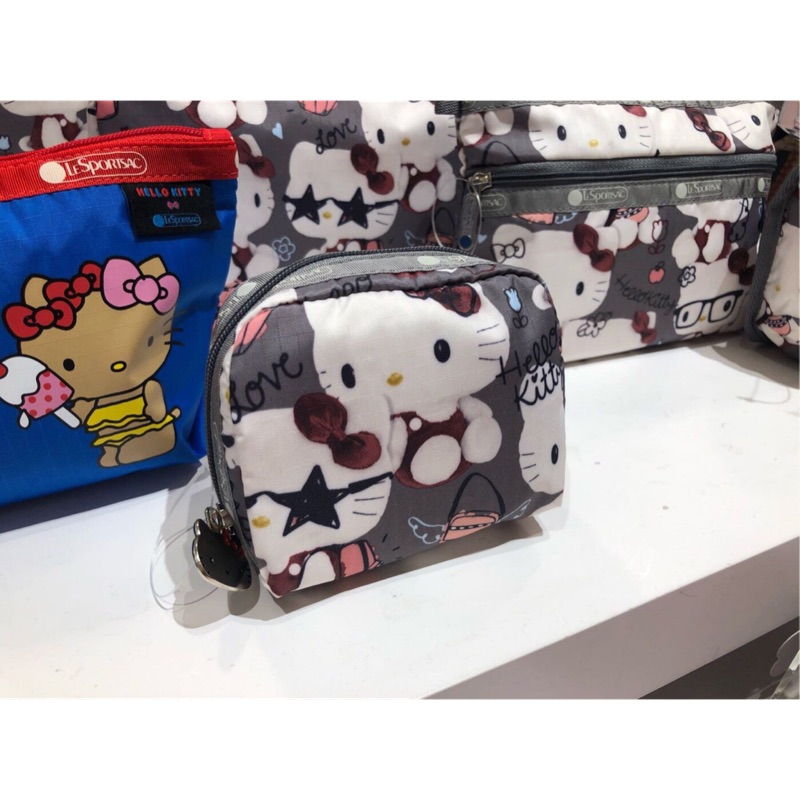 保證專櫃貨🔥⭐全新!!【LeSportsac x Kitty超可愛45週年】♥百變造型隱藏版化妝包(量極少)