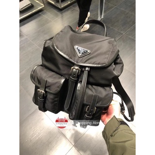 SoHoShop歐洲代購 PRADA 經典金屬浮雕LOGO尼龍束口穿釦雙口袋造型後揹包