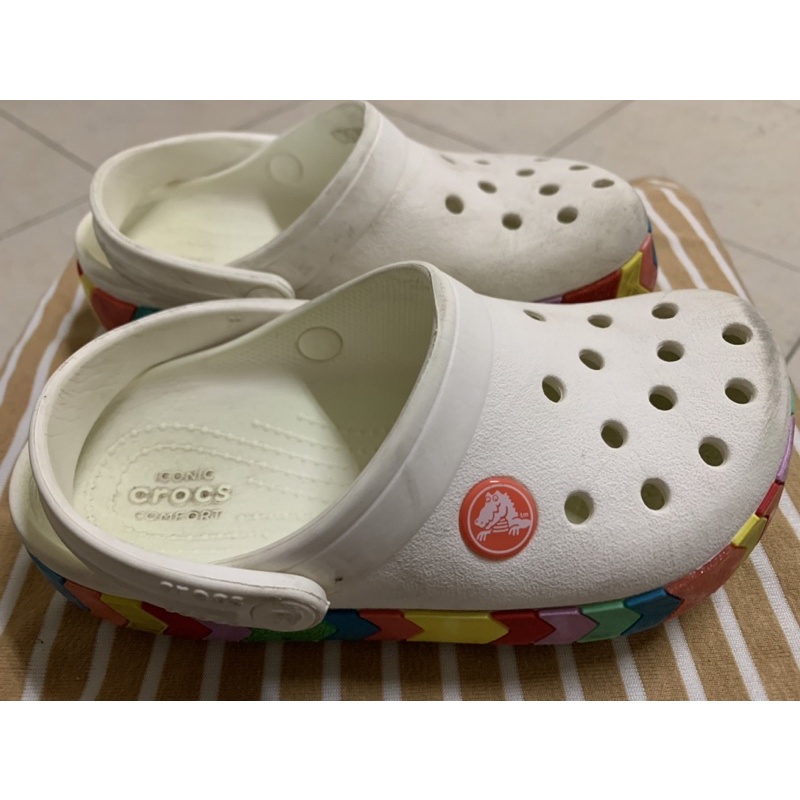 Crocs二手女童涼鞋，彩虹🌈小克駱18cm，百貨買
