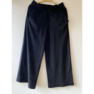 清衣櫃 二手 Zara 黑絨布九分寬管褲