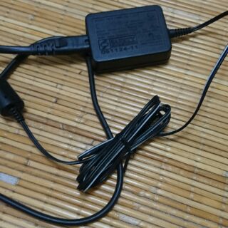 CASIO電源供應器輸入100-240V~50-60Hz 83mA,輸出5.3V=650mA