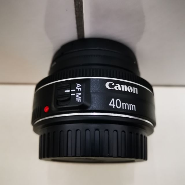 Canon  40mm f2.8 stm餅乾定焦鏡，含原廠遮光罩及保護鏡