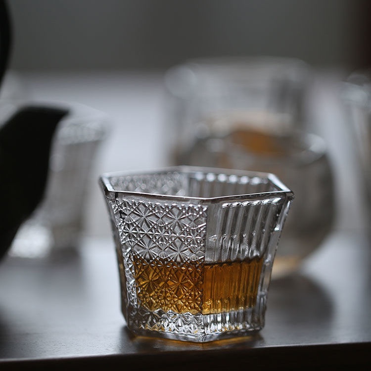 【嘉嘉居】現貨獨家販售日式復古小酒杯 玻璃清酒茶杯梅酒白酒 水晶玻璃威士忌六角刻花杯