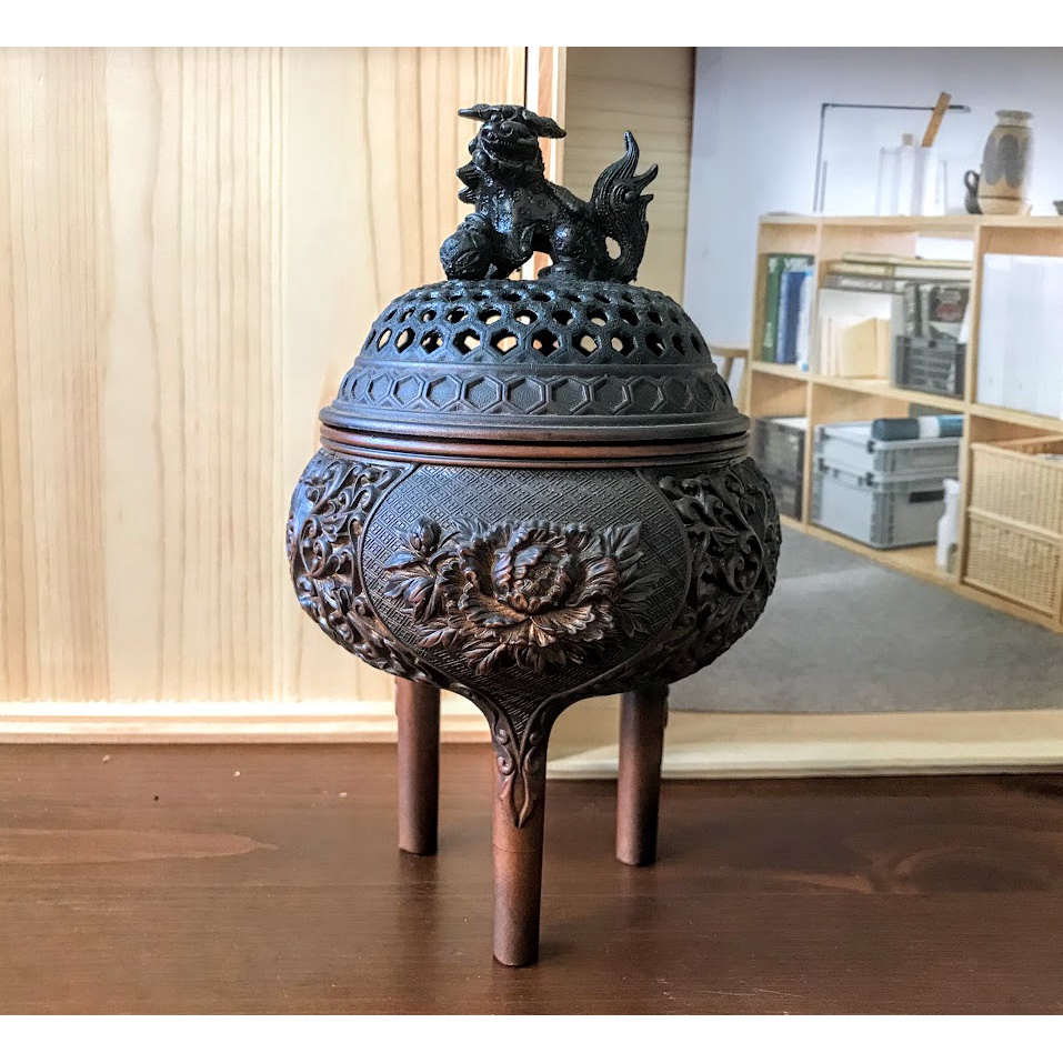 早期日本帶回 日本祥瑞獸銅浮雕香爐 /二手