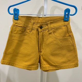 黃色牛仔短褲