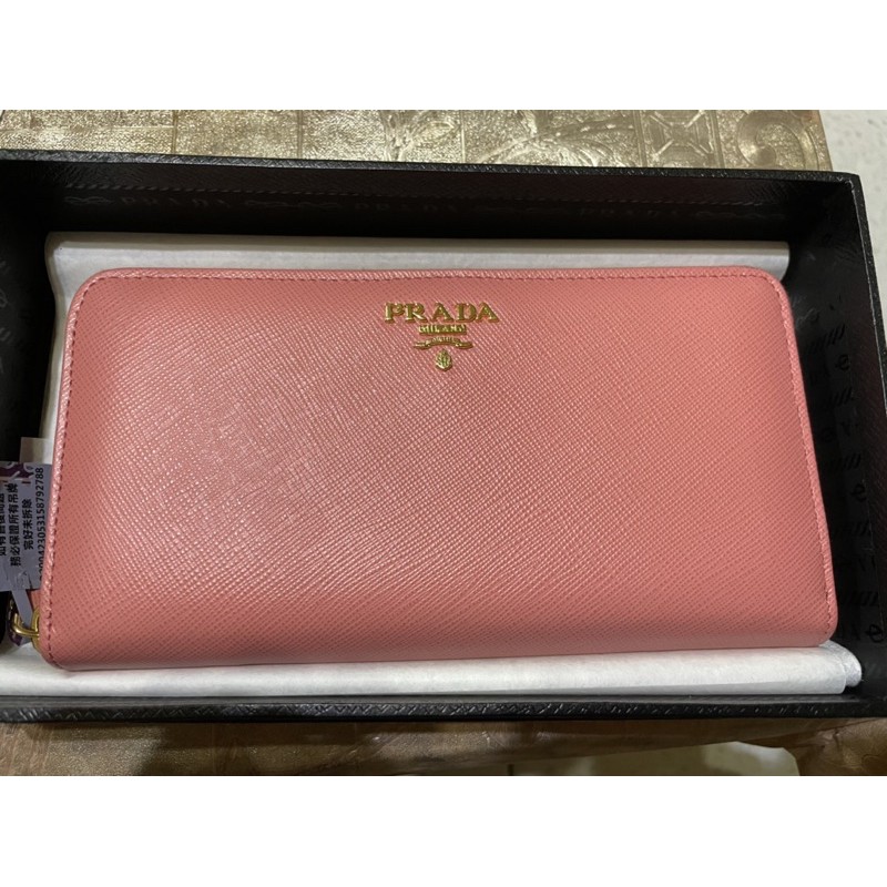 PRADA 胭脂粉色防刮牛皮ㄇ字長夾 Zippe Arround Wallet 1M0506