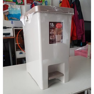 小毛收納『臺灣製 聯府VO018長島踏式垃圾桶18L』含稅開發票 塑膠垃圾桶 資源回收 雜物筒 車用桶 KEYWAY