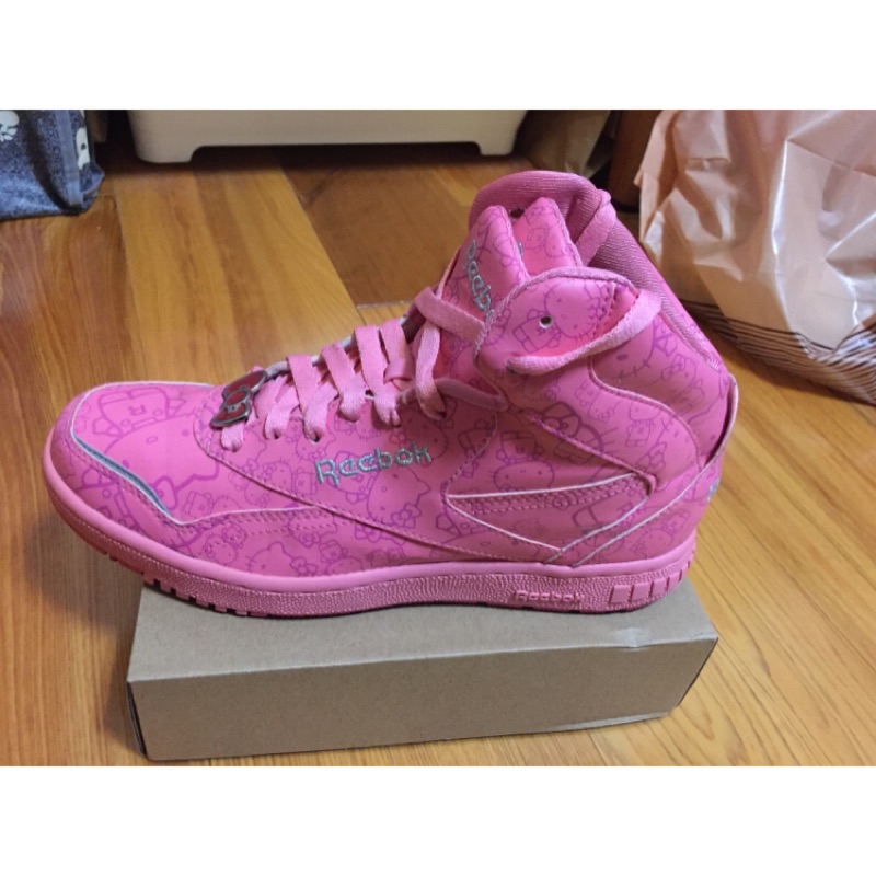 Reebok x Hello Kitty 粉紅中統鞋