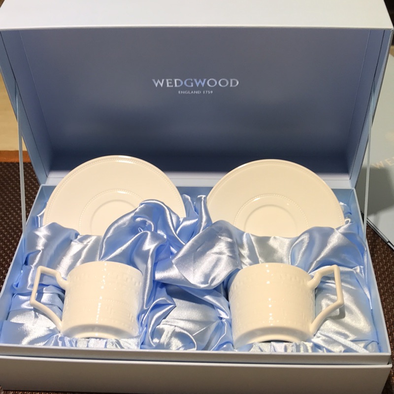 WEDGWOOD對杯瓷盤4件組Intaglio純白深刻紅茶杯碟組新古典飾紋餐瓷