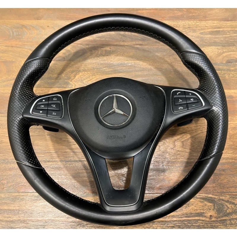 黑色Mercedes-Benz賓士 W205方向盤