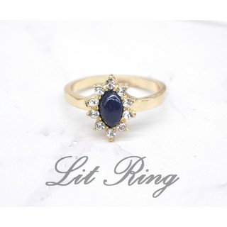 【Lit Ring】優雅深藍色寶石鑲水鑽戒指。金色 華麗 氣質 閃亮 白色 水鑽 馬眼形 寶石 戒指 飾品 首飾