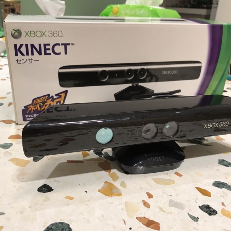 XBOX 360 Kinect 主機含遊戲一片 (二手)