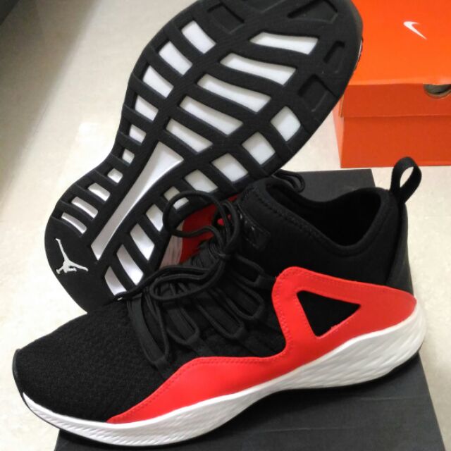 【US9.5號】極新正品台灣公司貨。JORDAN FORMULA 23 黑紅 多功能休閒鞋。二七折便宜出清。