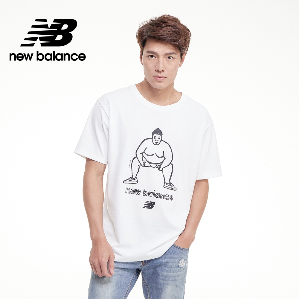 【New Balance】 NB 插畫聯名相相撲短袖Tee_中性_白色_MT03520WT
