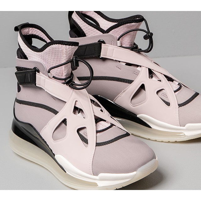 wmns jordan air latitude 720