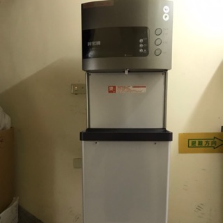 搬家換新的220v飲水機 故用不到此飲水機冰溫熱 售價8000元