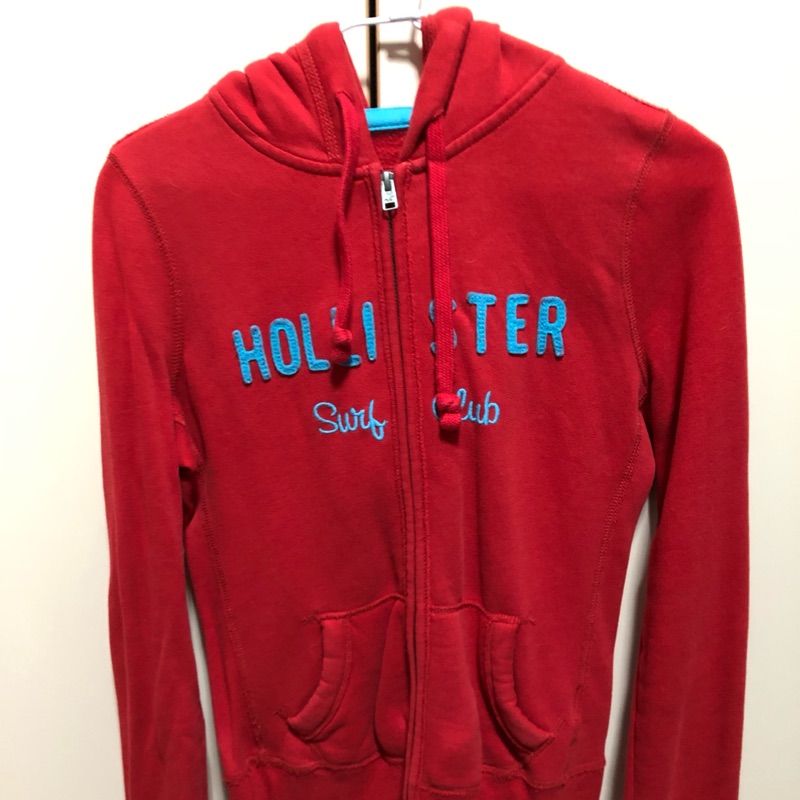Hollister紅底藍字母外套