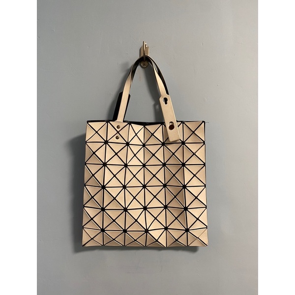 issey miyake baobao 6x6 霧面白色 二手