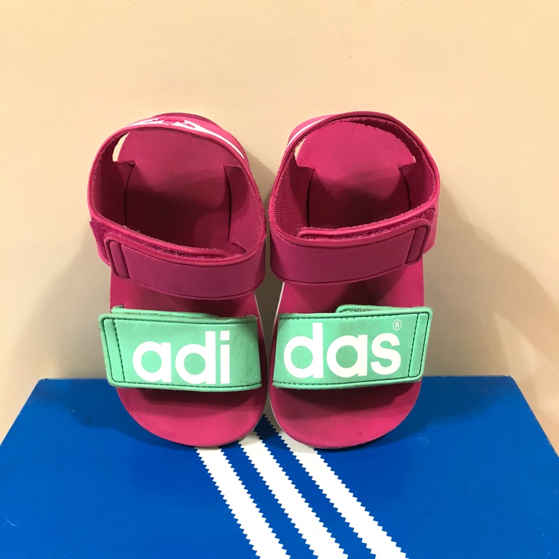 Adidas女童涼鞋