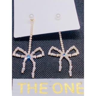 The one [ 現貨。親拍 ］110320 925銀針。金邊珍珠鑽條垂墜T鋯蝴蝶結耳環 浮誇重工 奢華閃耀 搶眼吸睛