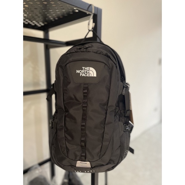 Via 台北信義日版the North Face Hot Shot Cl 26l 機能後背包背包筆電夾層 蝦皮購物