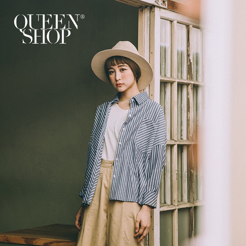 QUEENSHOP【01022938】 斜紋直條單口袋前短後長襯衫 兩色售＊預購＊