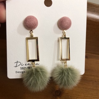 全新 韓國方框毛毛球長耳環 東大門 ((飾品))