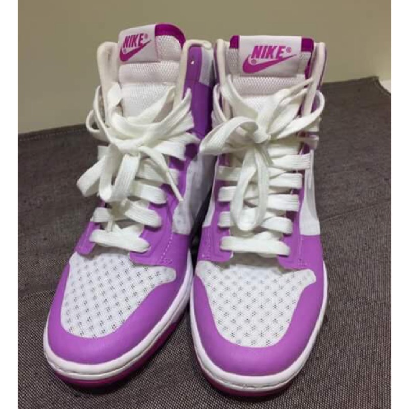 NIKE WMNS DUNK SKY HI 2.0 BR 白/粉紫高筒鞋| 蝦皮購物 NIKE WMNS DUNK SKY HI 2.0 BR 白/粉紫高筒鞋| 蝦皮購物