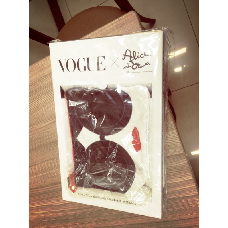 現貨-VOGUE X alice olivia手拿包+2016.7月號雜誌