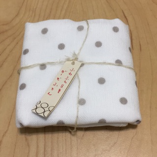 全新，天然無染劑。日本購買水玉點點/小花手帕，嬰幼兒童用