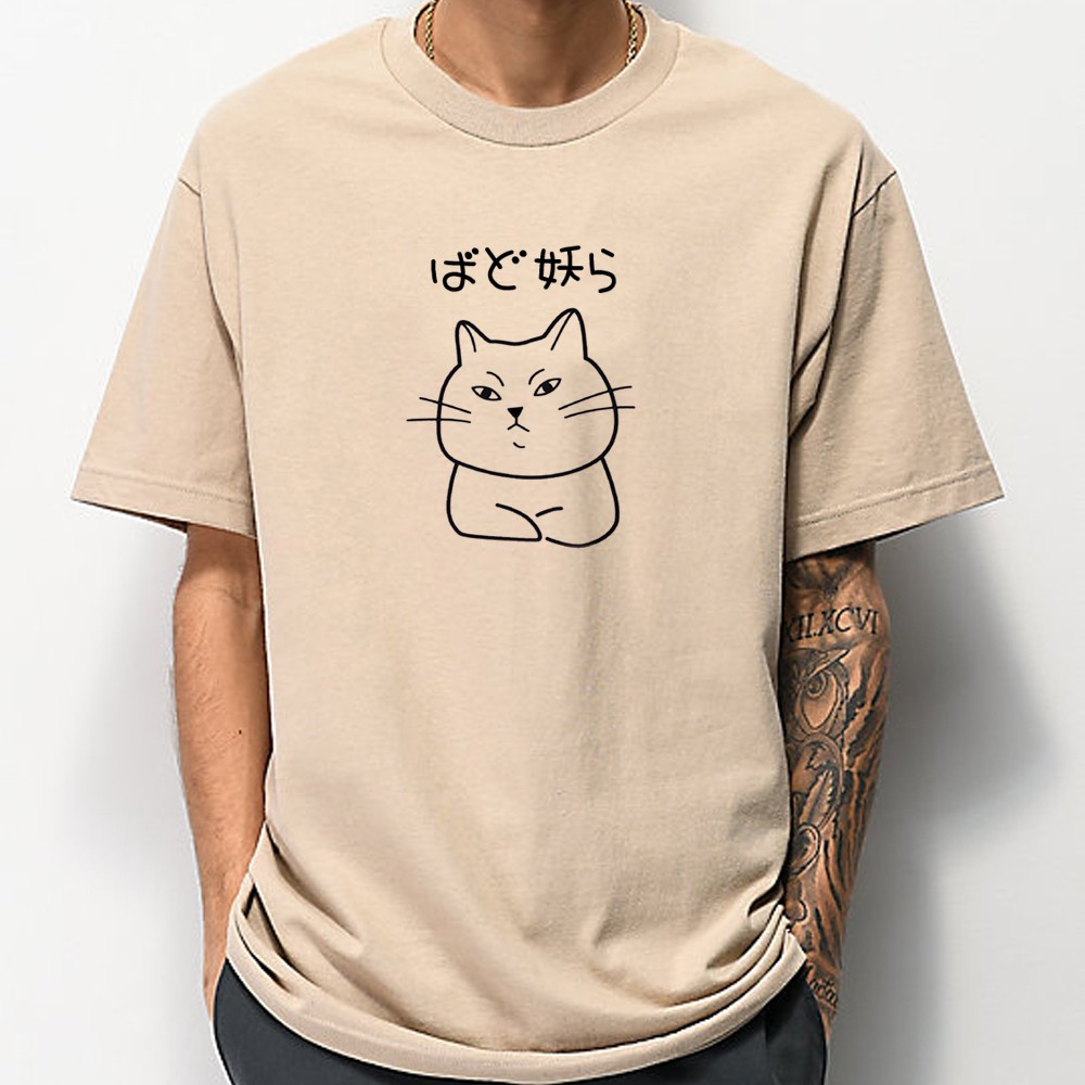 貓咪肚子餓了 中性短袖T恤 6色 (現貨) 偽日文ばど妖ら巴豆妖啦台語りしれ供さ小潮T網路用語趣味班服團服活動批發