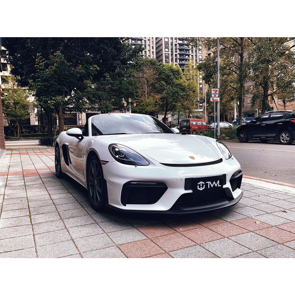 TWL台灣碳纖 Porsche保時捷 718 Boxster Spyder 前保 烤漆白色 現貨 有噴水 台灣製 高密合