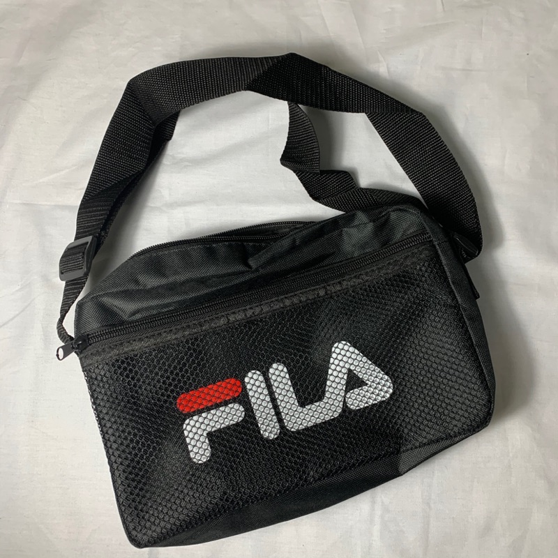 FuFu現貨💕日雜款FILA黑色小包實用大容量| 蝦皮購物