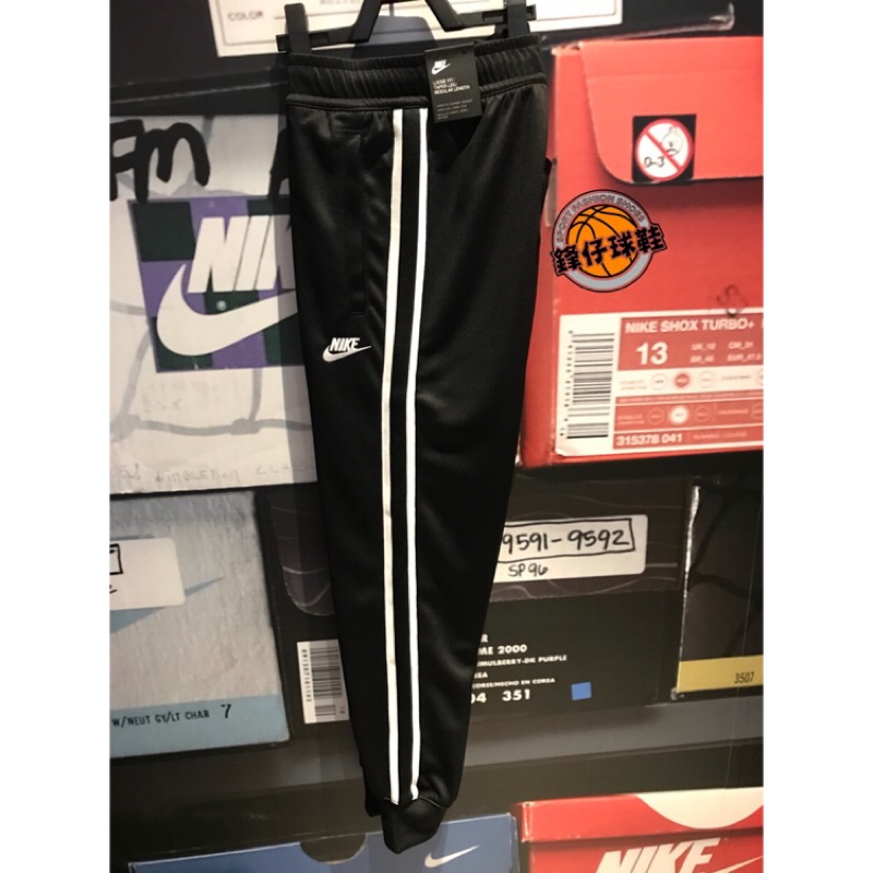 【 鋒仔 】NIKE TRIBUTE JOGGER PANTS 黑白 側邊雙線 縮口長褲 AR2256-010