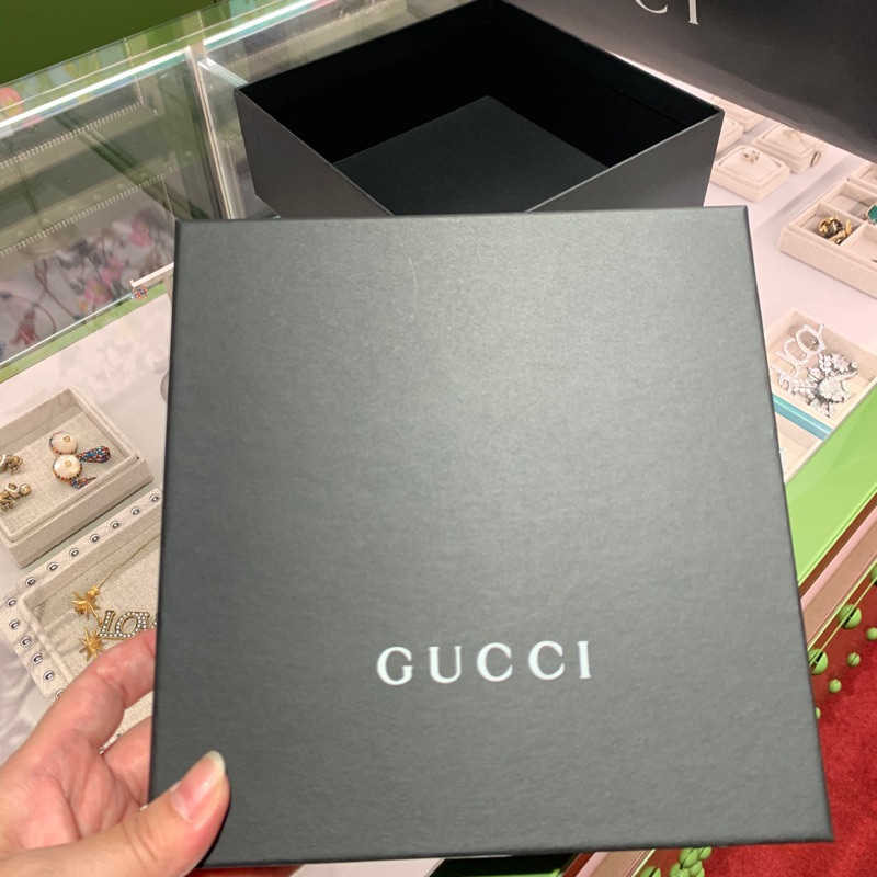 全新 Gucci 古馳 禮盒 紙盒 包裝盒 黑色 可裝 圍巾 皮帶 附提袋 保證真品 正品 正方形 空盒 硬盒 盒子