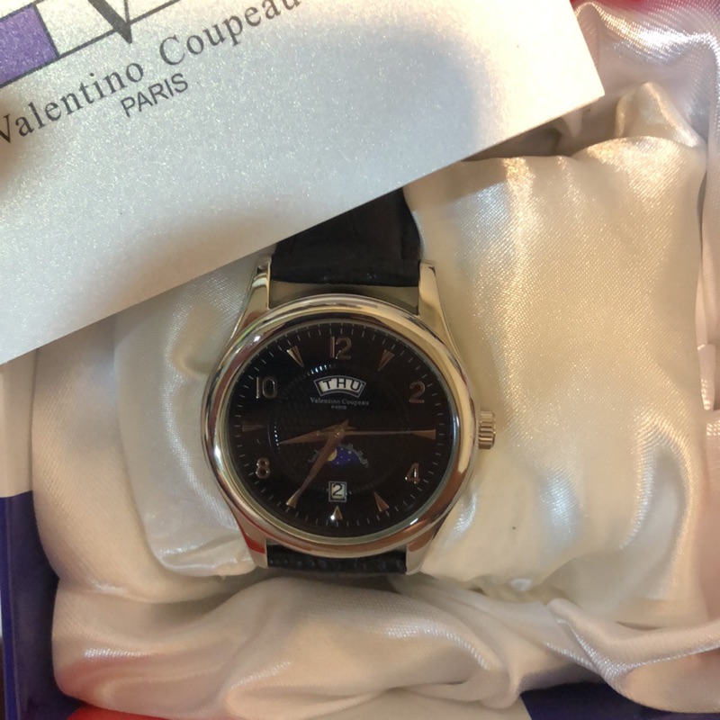 Valentino Coupeau 范倫鐵諾時尚日夜星期日期石英皮帶腕錶