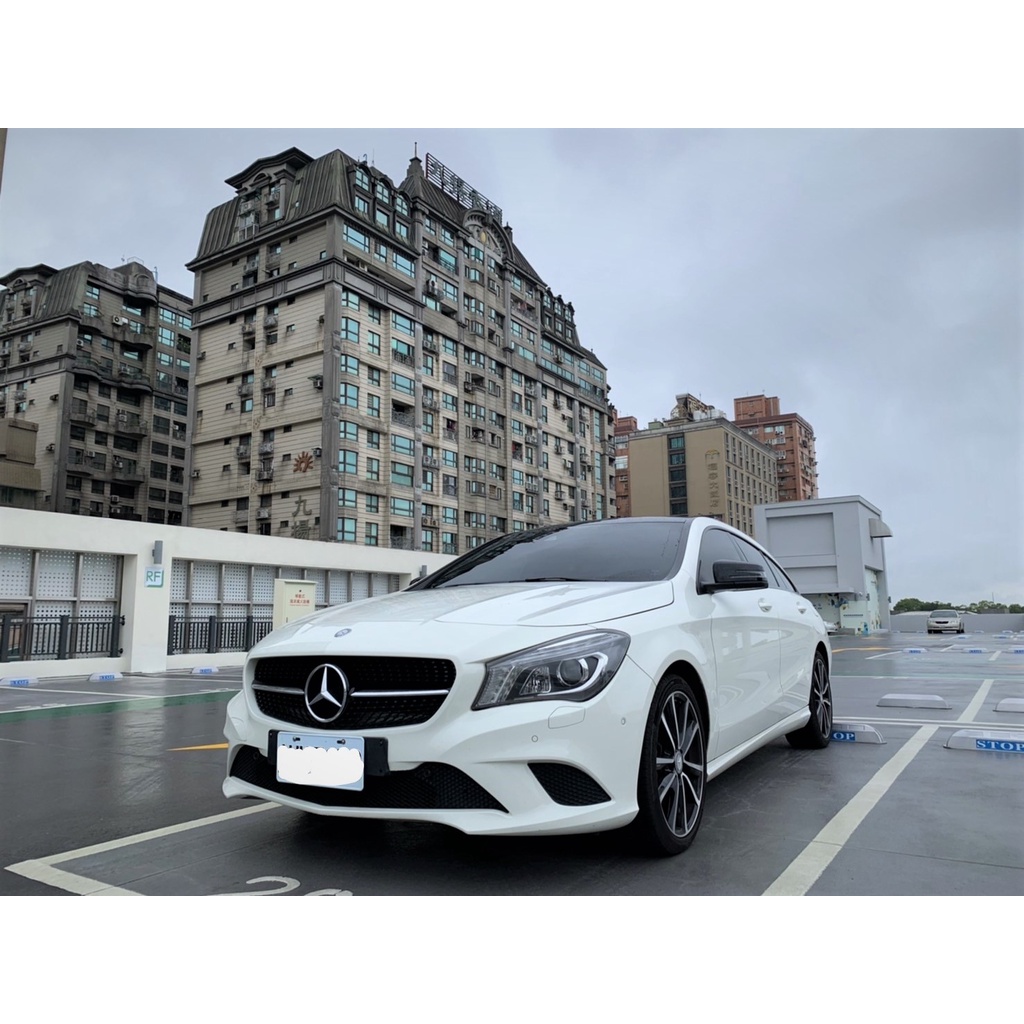 2015年Benz Cla200 SB 有全景天窗，電熱椅，電動椅，12色氣氛燈，電動尾門