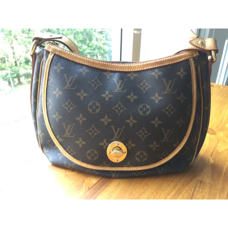 所有商品皆可議價‼️LV Louis Vuitton TULUM GM (M40075) 經典花紋半月包