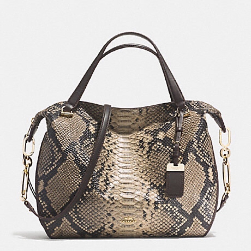 購入價2萬六coach 蛇皮壓紋可放a4大小的包 可肩背側背 蝦皮購物