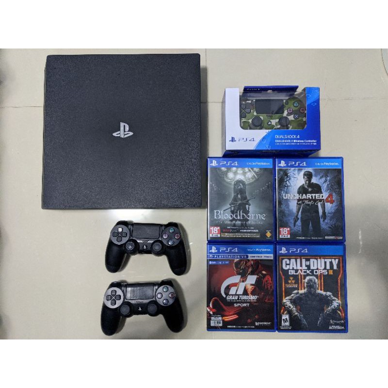 PS4 PRO CUH-7017B + 2*手把 +1*近全新手把（贈4片遊戲）台北可面交