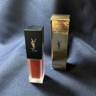YSL 時尚印記雪絨唇釉(色號:211紅絨煽動)
